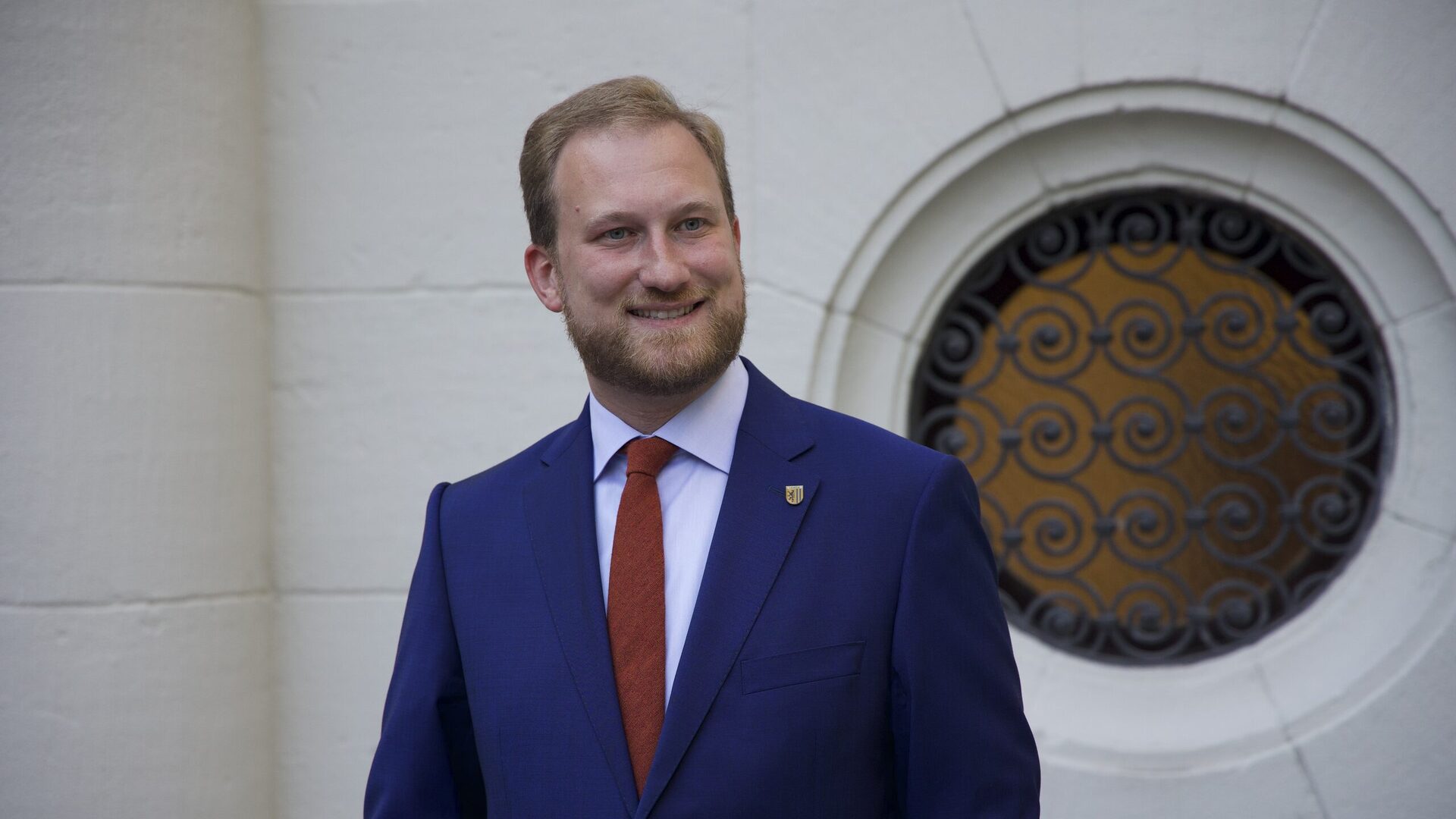Michael Weickert, Oberbürgermeisterkandidat der CDU Leipzig, vor der Alten Handelsbörse